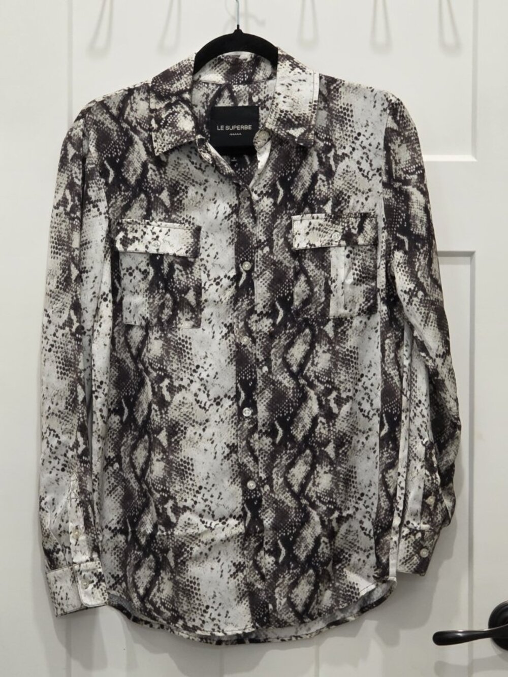 Le Superbe Snakeskin Sprint Long Sleeve Blouse Top Career Artsy Roll Tab Size 2
